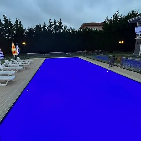 מלון Private With Swimming Pool